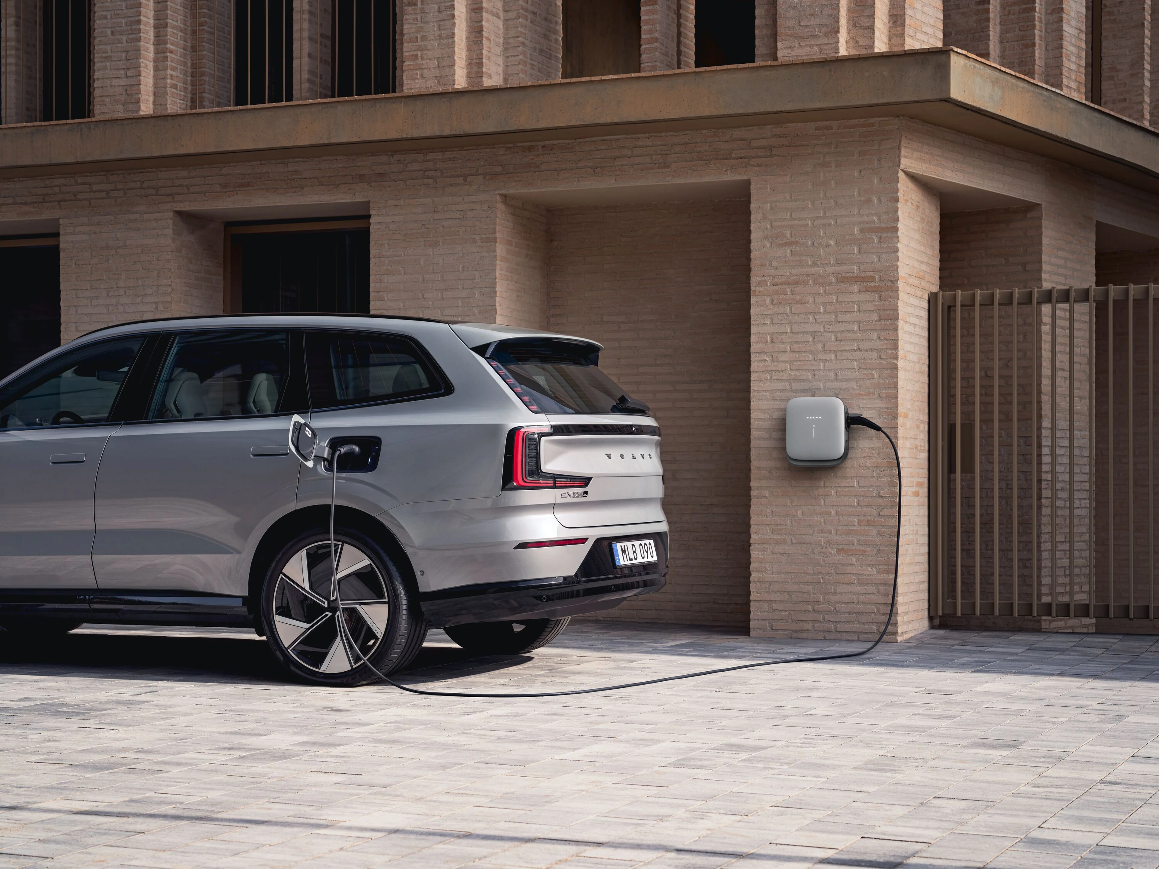 Chi Tiết Bộ Đôi Xe Điện Volvo EX90 & ES90 Chuẩn Bị Về Việt Nam