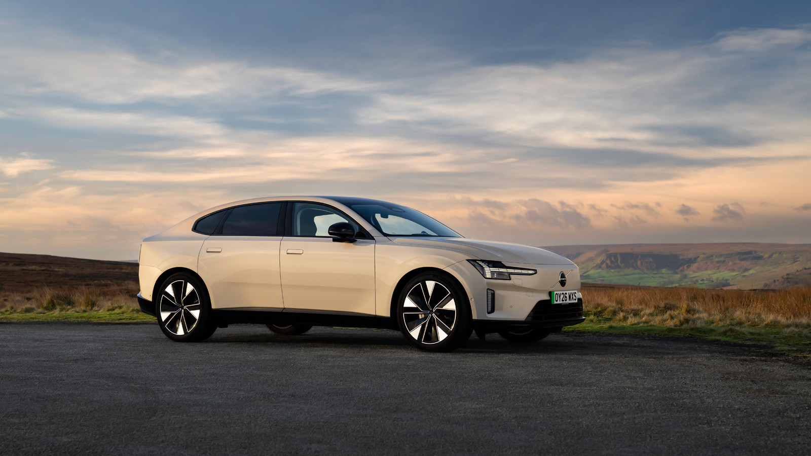 Đánh Giá Volvo ES90- Mẫu Sedan Thuần Điện Đầu Tiên Tại Việt Nam: Thiết kế, giá bán, thông số