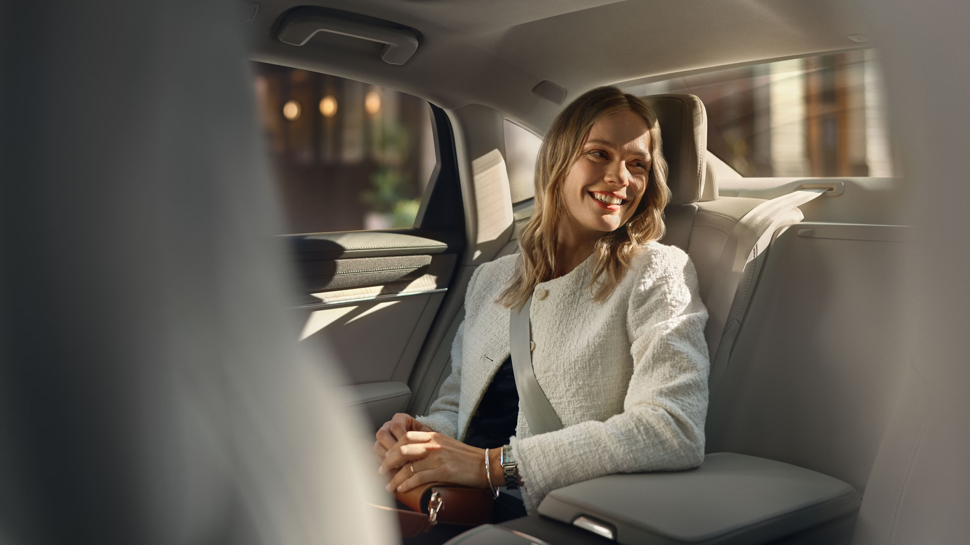 Khám phá Thiết kế Đột phá của Volvo S90 Plug-in Hybrid Ultra