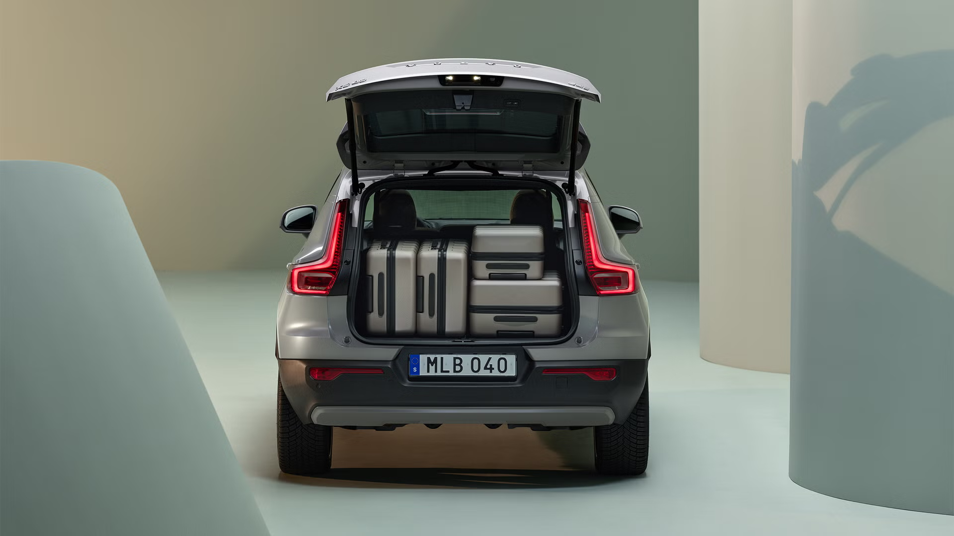 Volvo XC40 Có Phải Là Lựa Chọn Hoàn Hảo Cho Người Trẻ?